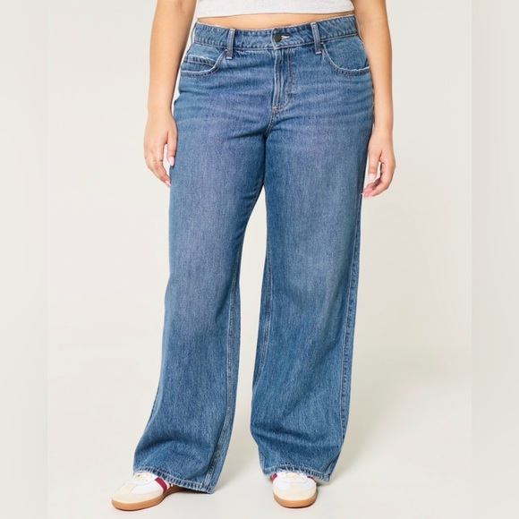 Curvy Mid-Rise Medium Wash Baggy Jeans
Hollister - Picture 2 of 8
